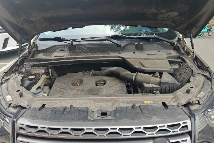 Used Land Rover Discovery Sport 2017 2.0T SE Engine Bay