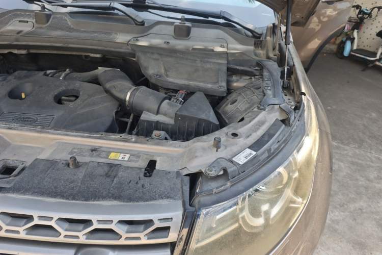 Used Land Rover Discovery Sport 2017 2.0T SE Engine Bay Left