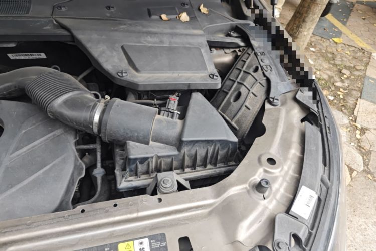 Used Land Rover Discovery Sport 2017 2.0T SE Engine Bay Left