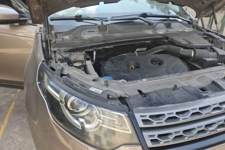 Used Land Rover Discovery Sport 2017 2.0T SE Engine Bay Right