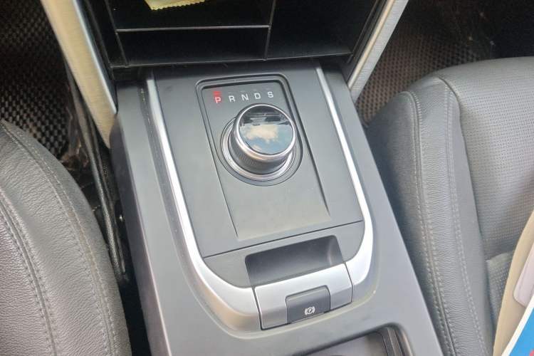 Used Land Rover Discovery Sport 2017 2.0T SE Gear Lever