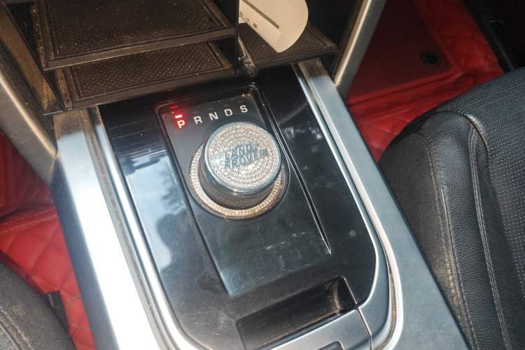 Used Land Rover Discovery Sport 2017 2.0T SE Gear Lever
