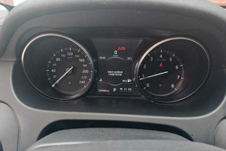Used Land Rover Discovery Sport 2017 2.0T SE Odometer Close Up
