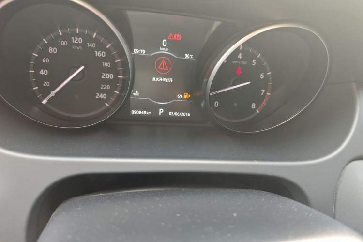 Used Land Rover Discovery Sport 2017 2.0T SE Odometer Close Up