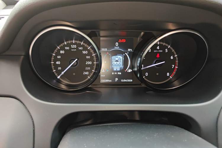 Used Land Rover Discovery Sport 2017 2.0T SE Odometer Close Up