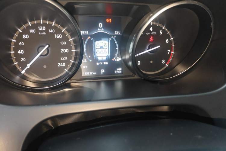 Used Land Rover Discovery Sport 2017 2.0T SE Odometer Close Up