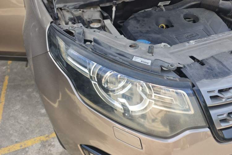 Used Land Rover Discovery Sport 2017 2.0T SE Right Front Headlight