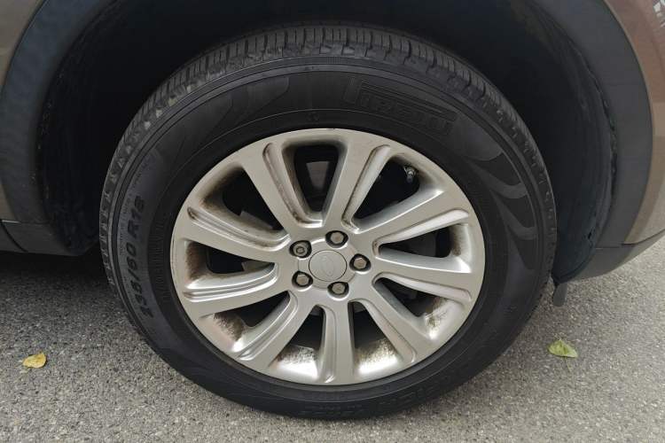 Used Land Rover Discovery Sport 2017 2.0T SE Right Front Wheel Hub
