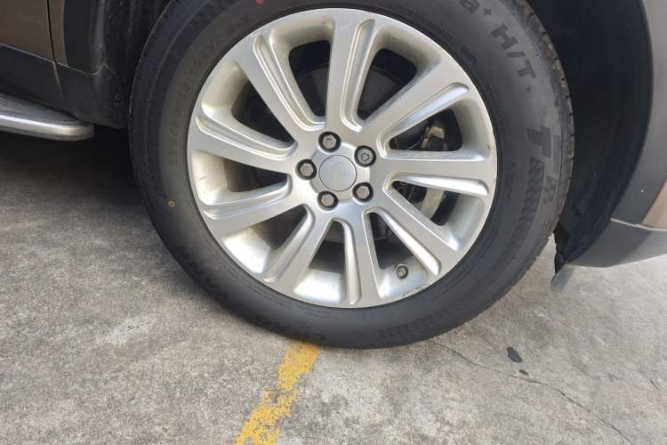 Used Land Rover Discovery Sport 2017 2.0T SE Right Front Wheel Hub