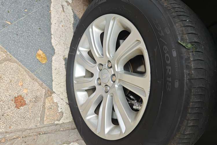 Used Land Rover Discovery Sport 2017 2.0T SE Right Front Wheel Hub
