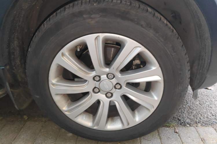Used Land Rover Discovery Sport 2017 2.0T SE Right Front Wheel Hub