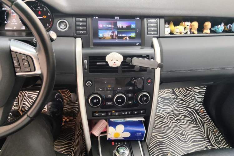 Used Land Rover Discovery Sport 2017 2.0T HSE Audio And AC Panel