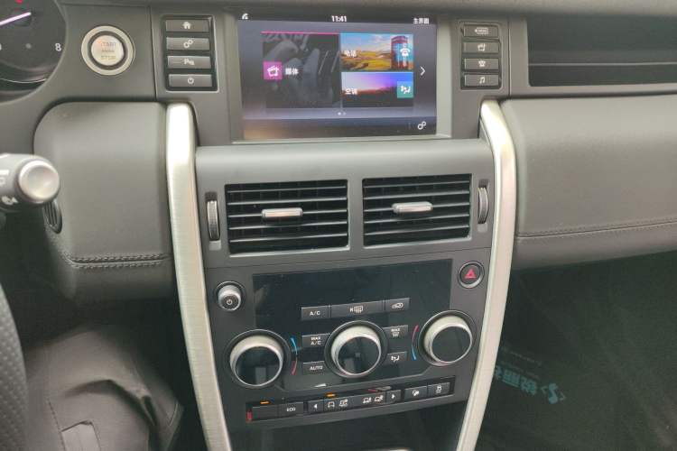 Used Land Rover Discovery Sport 2017 2.0T SE Audio And AC Panel