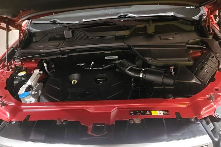 Used Land Rover Discovery Sport 2017 2.0T SE Engine Bay