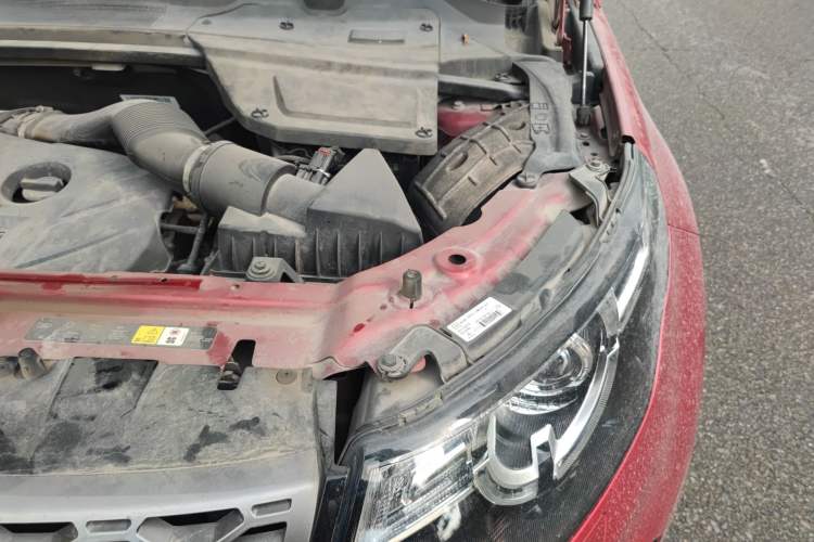 Used Land Rover Discovery Sport 2017 2.0T SE Engine Bay Left