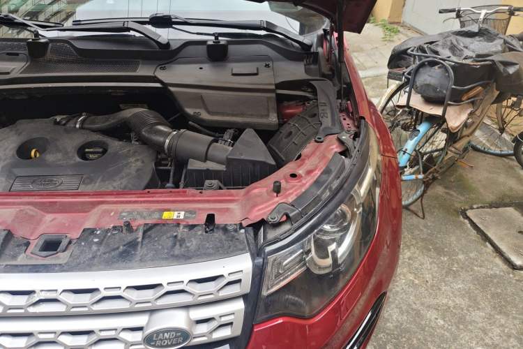 Used Land Rover Discovery Sport 2017 2.0T HSE Engine Bay Left