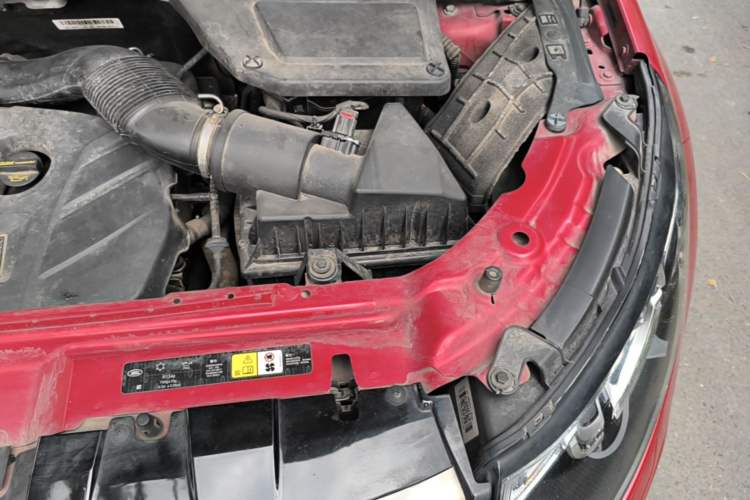 Used Land Rover Discovery Sport 2017 2.0T SE Engine Bay Left