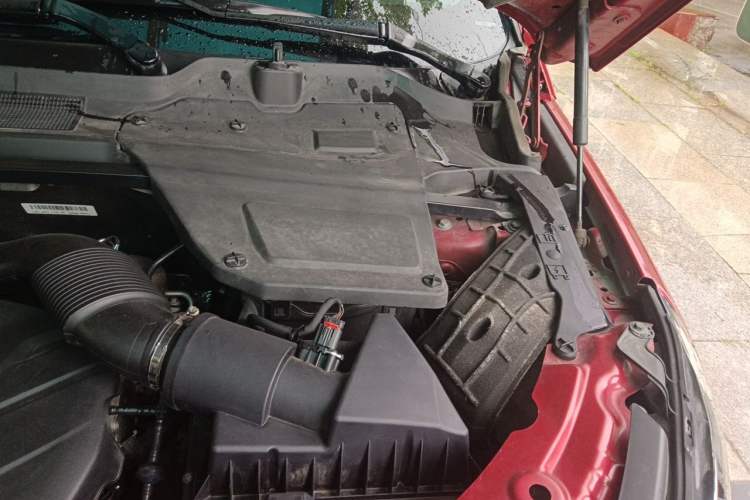 Used Land Rover Discovery Sport 2017 2.0T SE Engine Bay Left