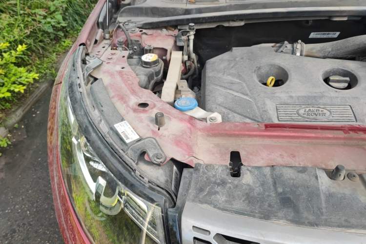 Used Land Rover Discovery Sport 2017 2.0T SE Engine Bay Right