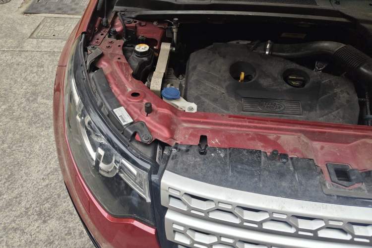 Used Land Rover Discovery Sport 2017 2.0T HSE Engine Bay Right