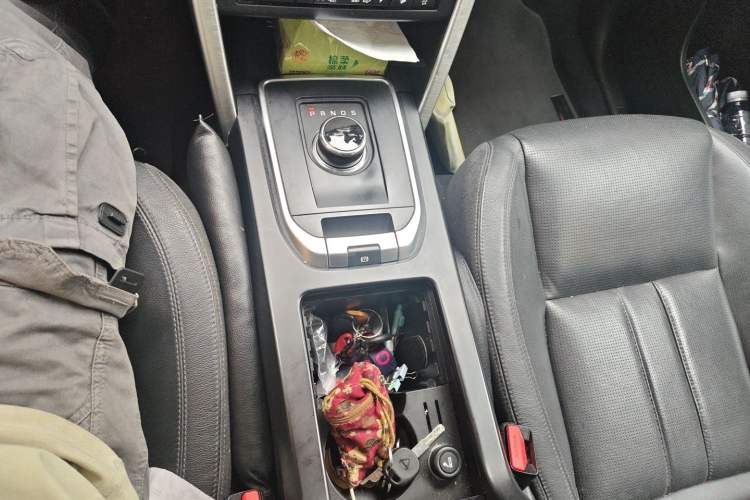 Used Land Rover Discovery Sport 2017 2.0T HSE Gear Lever