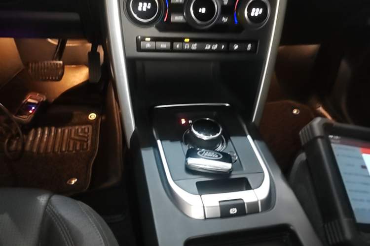 Used Land Rover Discovery Sport 2017 2.0T SE Gear Lever