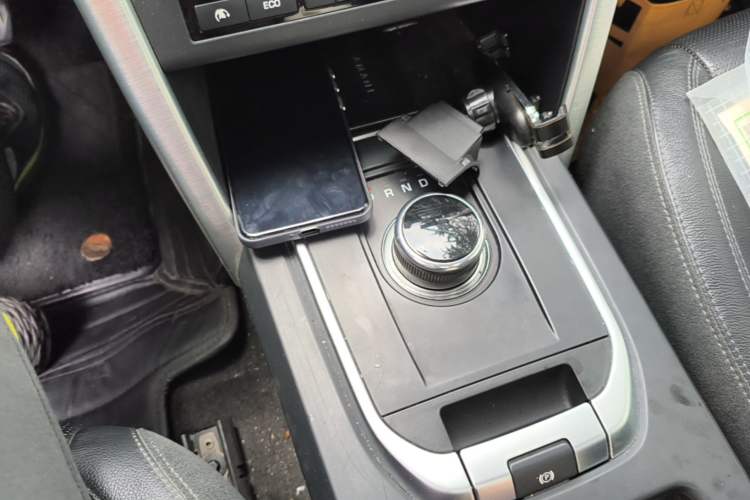 Used Land Rover Discovery Sport 2017 2.0T SE Gear Lever