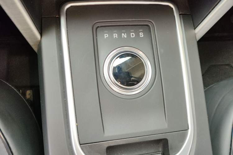 Used Land Rover Discovery Sport 2017 2.0T SE Gear Lever