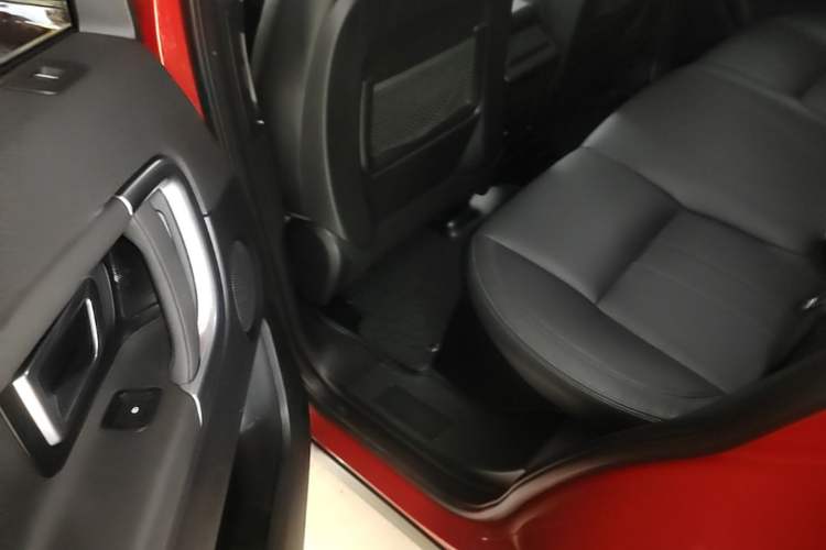 Used Land Rover Discovery Sport 2017 2.0T SE Left Rear Seat