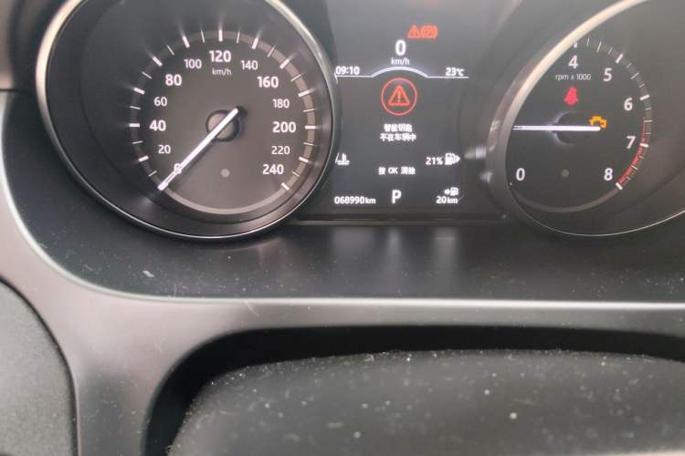 Used Land Rover Discovery Sport 2017 2.0T HSE Odometer Close Up