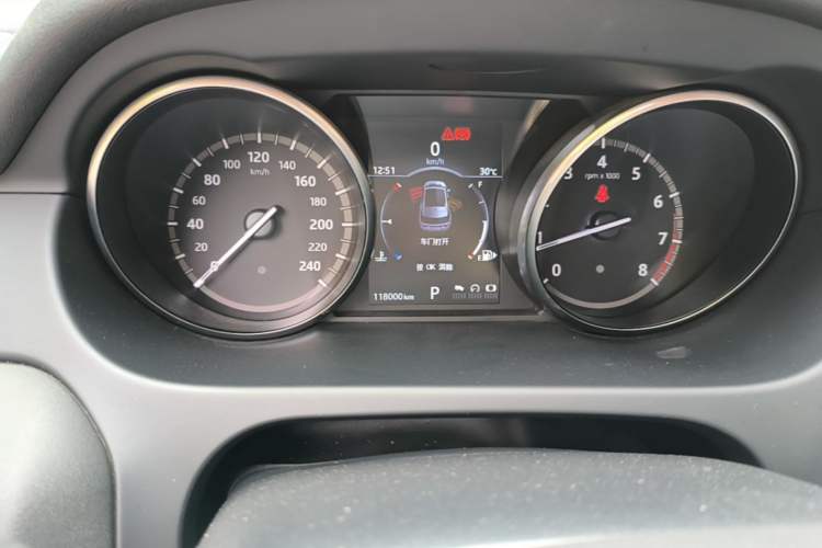 Used Land Rover Discovery Sport 2017 2.0T SE Odometer Close Up