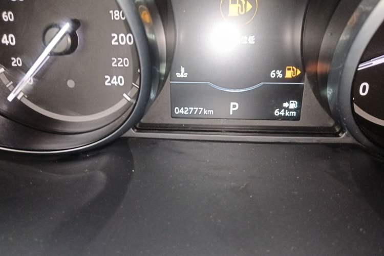 Used Land Rover Discovery Sport 2017 2.0T SE Odometer Close Up