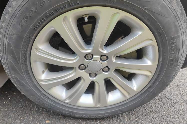 Used Land Rover Discovery Sport 2017 2.0T SE Right Front Wheel Hub