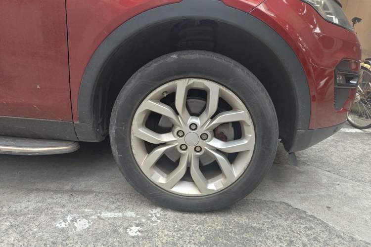 Used Land Rover Discovery Sport 2017 2.0T HSE Right Front Wheel Hub