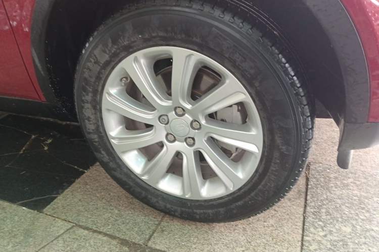 Used Land Rover Discovery Sport 2017 2.0T SE Right Front Wheel Hub