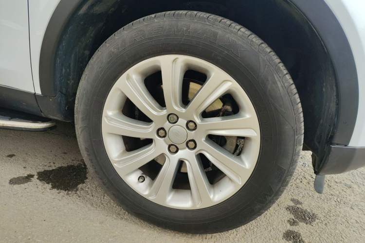 Used Land Rover Discovery Sport 2017 2.0T SE Right Front Wheel Hub