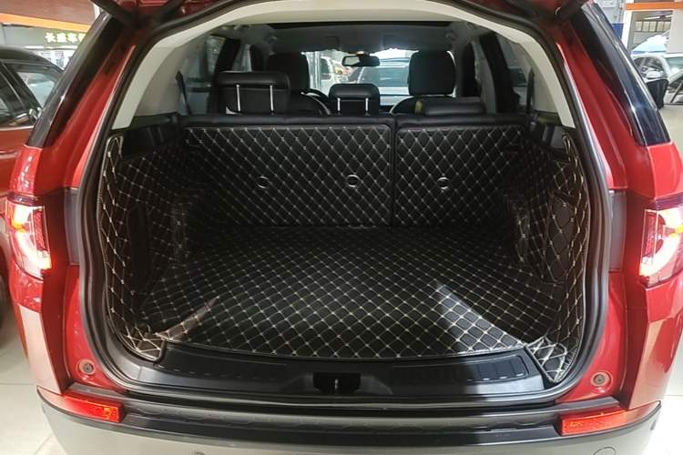 Used Land Rover Discovery Sport 2017 2.0T SE Trunk