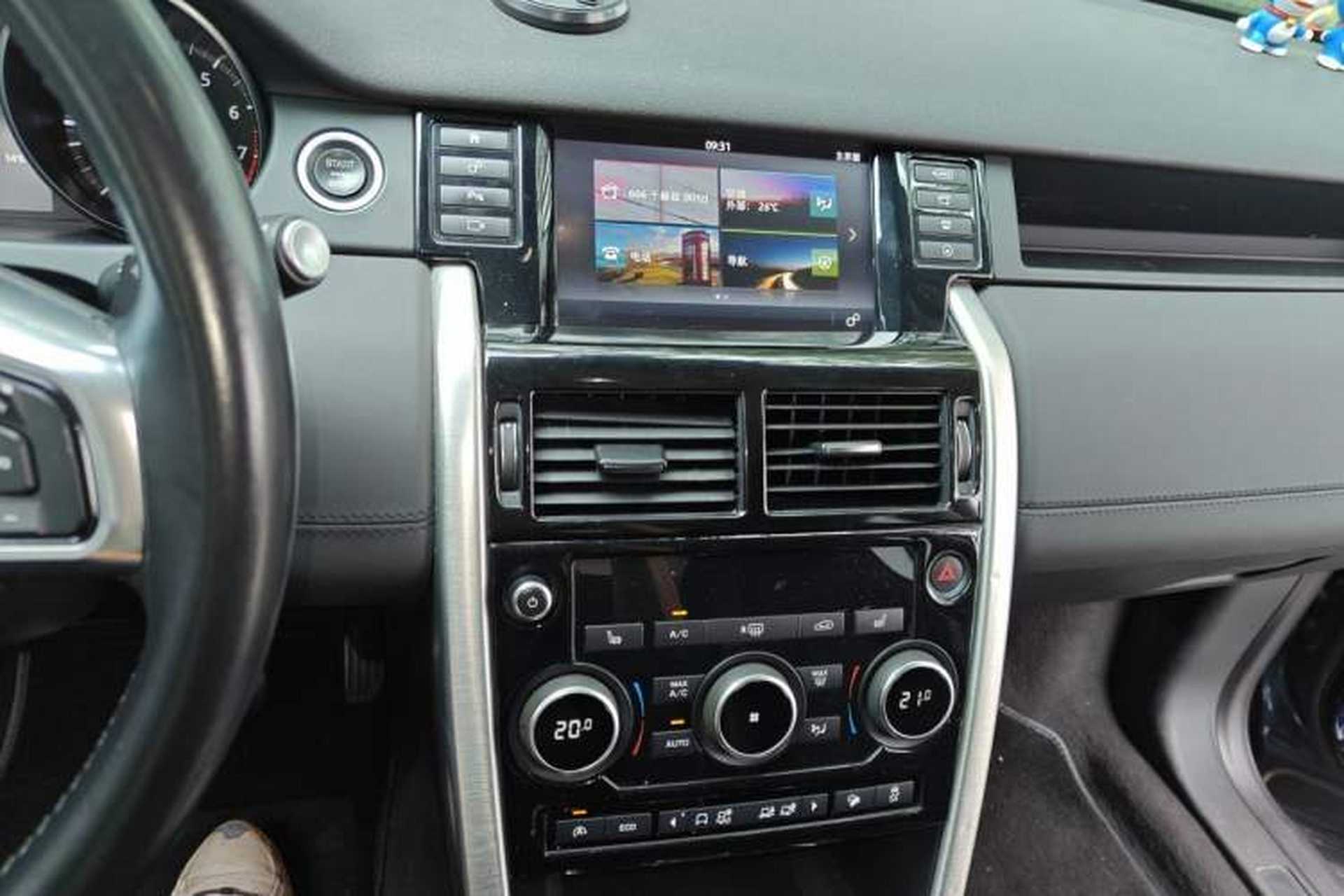 Used Land Rover Discovery Sport 2017 2.0T HSE Audio And AC Panel