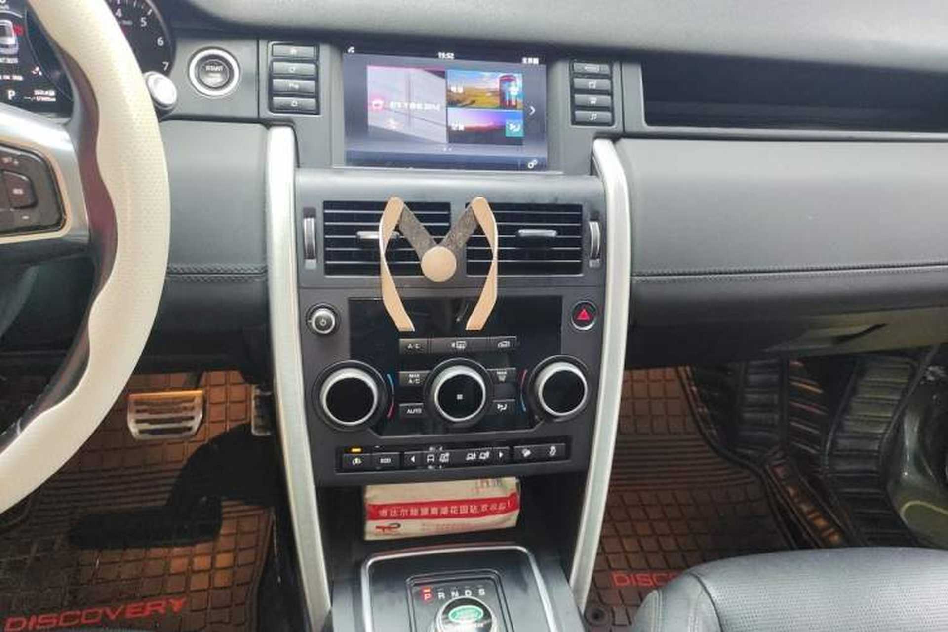 Used Land Rover Discovery Sport 2017 2.0T SE Audio And AC Panel