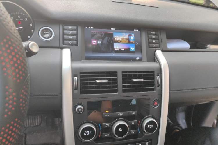Used Land Rover Discovery Sport 2017 2.0T PURE Audio And AC Panel