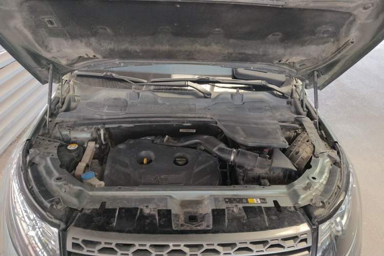 Used Land Rover Discovery Sport 2017 2.0T SE Engine Bay