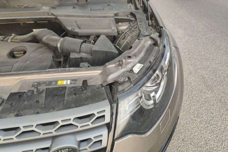 Used Land Rover Discovery Sport 2017 2.0T PURE Engine Bay Left