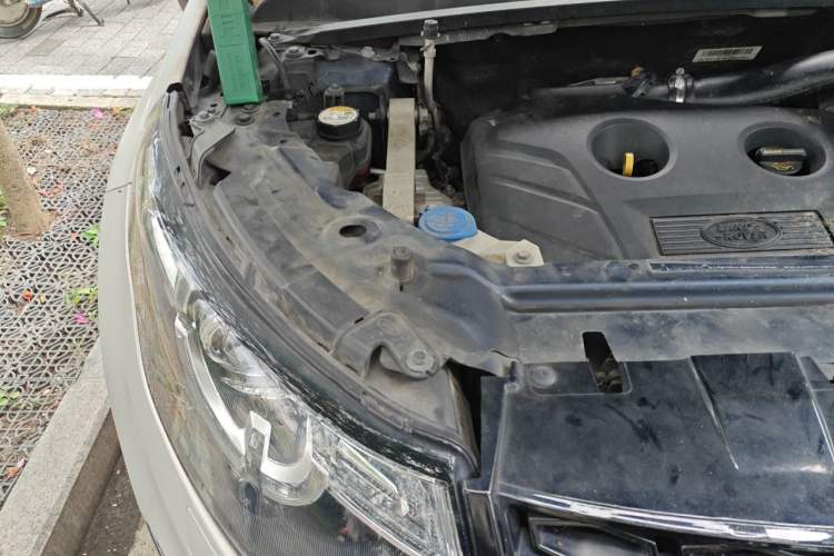 Used Land Rover Discovery Sport 2017 2.0T HSE Engine Bay Right