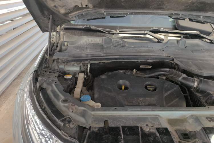 Used Land Rover Discovery Sport 2017 2.0T SE Engine Bay Right