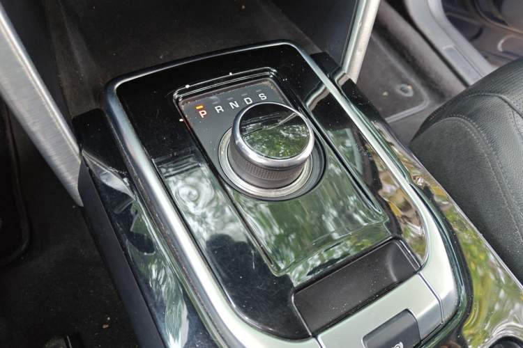 Used Land Rover Discovery Sport 2017 2.0T HSE Gear Lever