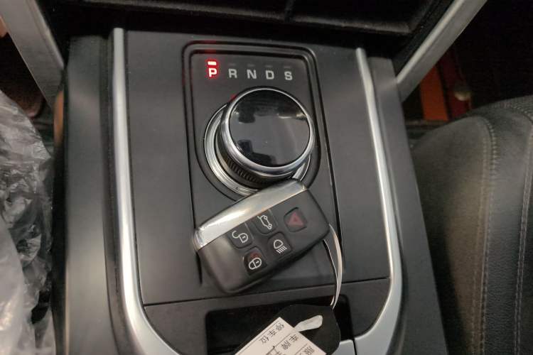 Used Land Rover Discovery Sport 2017 2.0T SE Gear Lever