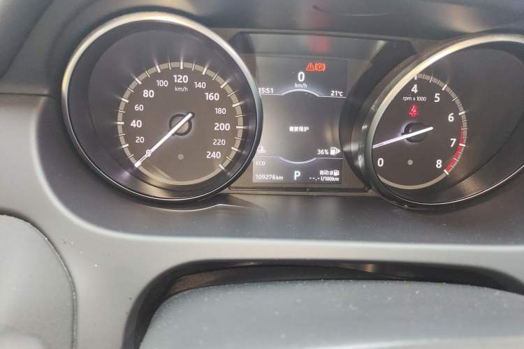 Used Land Rover Discovery Sport 2017 2.0T SE Odometer Close Up