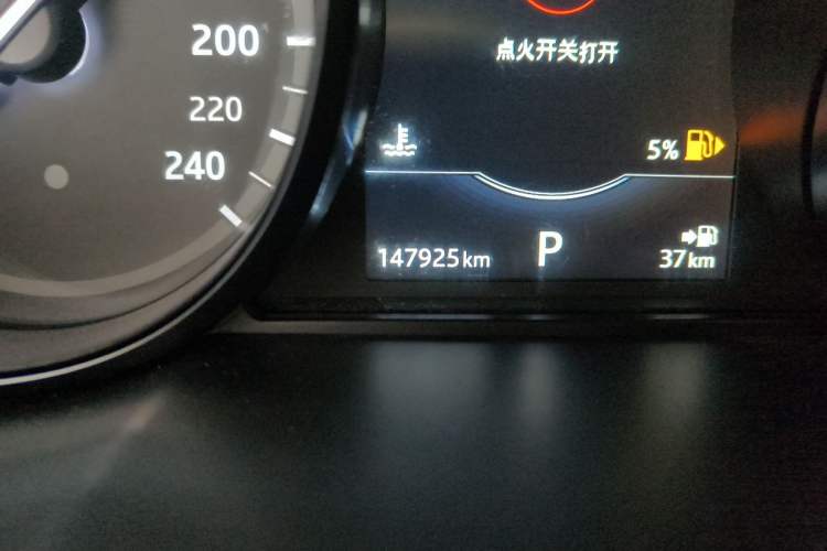Used Land Rover Discovery Sport 2017 2.0T SE Odometer Close Up