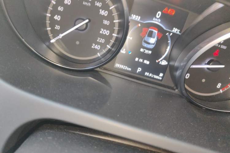 Used Land Rover Discovery Sport 2017 2.0T PURE Odometer Close Up