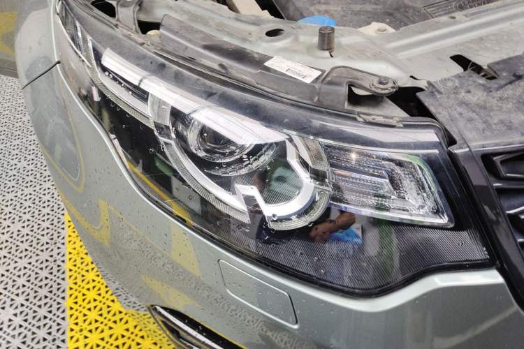 Used Land Rover Discovery Sport 2017 2.0T SE Right Front Headlight